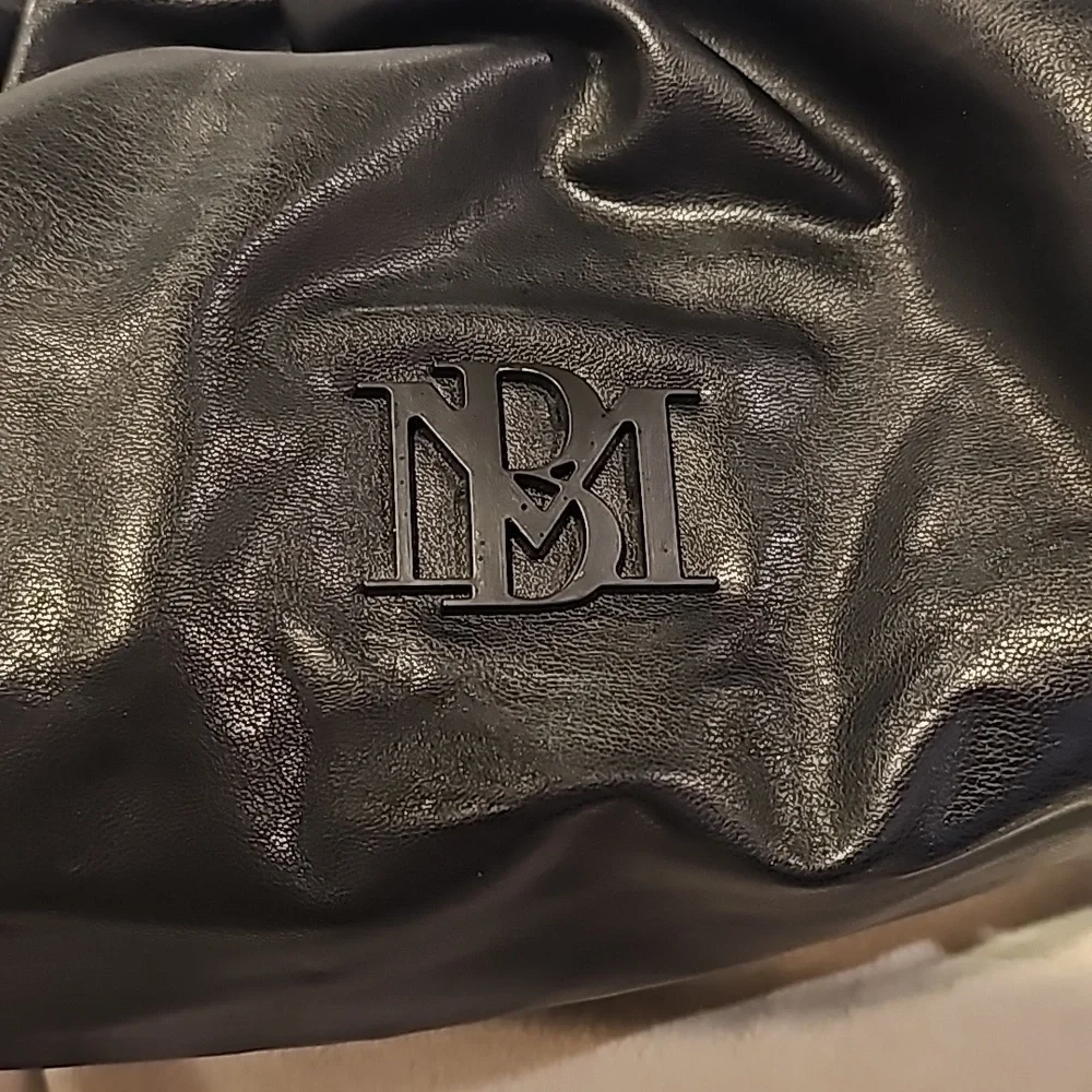 Badgley Mischka clutch style bag with metal chain black new with tag - Picture 4 of 9